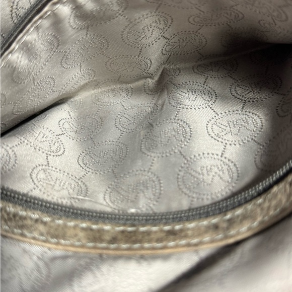 Michael Kors Vintage Tan Leather Chelsea Medium Messenger bag - Great Condition - Picture 11 of 16